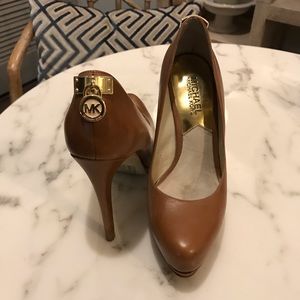 Michael Kors pumps